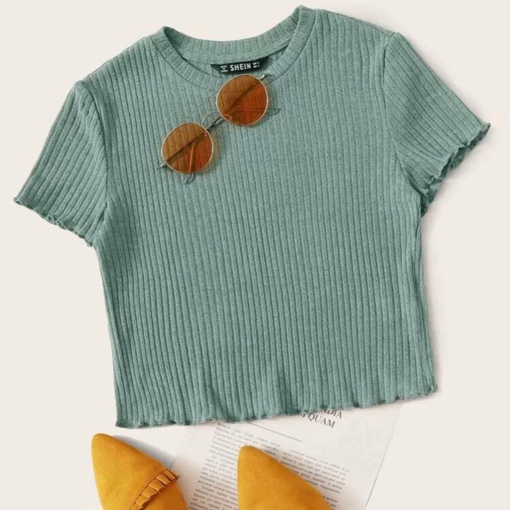 Shein Ribbed Lettuce-Edge Cropped Tee *never worn*